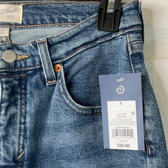 Universal Thread - Women's Mid-Rise 80's Slim Fit Ankle Jeans Medium Wash - Picture 7 of 14